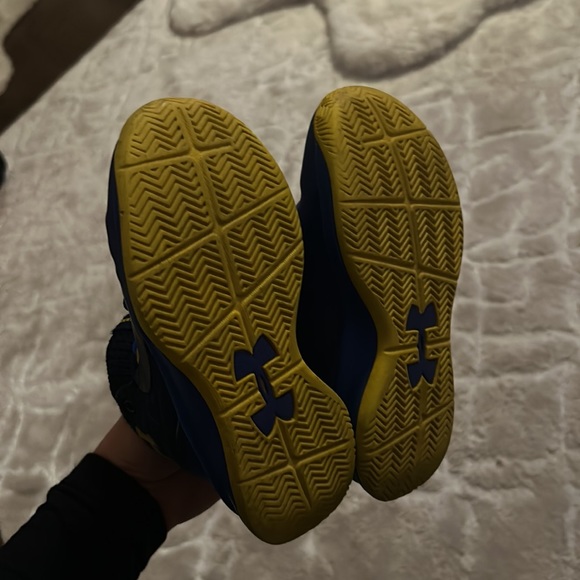 Blue & Yellow toddler under armor basketball sneakers - Picture 2 of 4